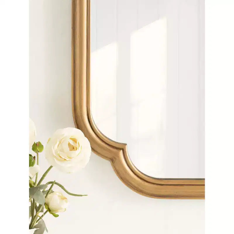 Miroir mural festonné Glenby or 24"x36" Kate & Laurel All Things Decor