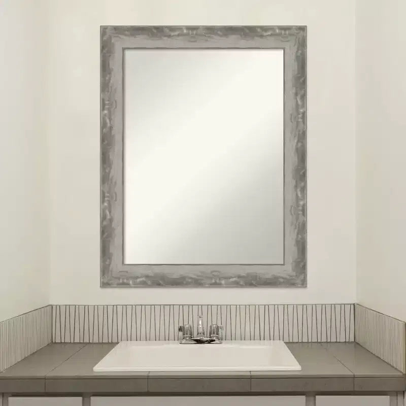 Miroir mural de salle de bain étroit Waveline Silver non biseauté de 23" x 29" - Amanti Art : Rectangle moderne, cadre en polystyrène, fixation murale