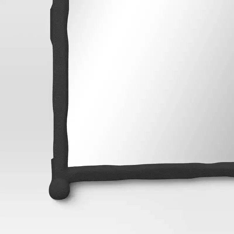 Miroir Mural Décoratif en Métal Forgé Noir 24"x33" - Threshold™