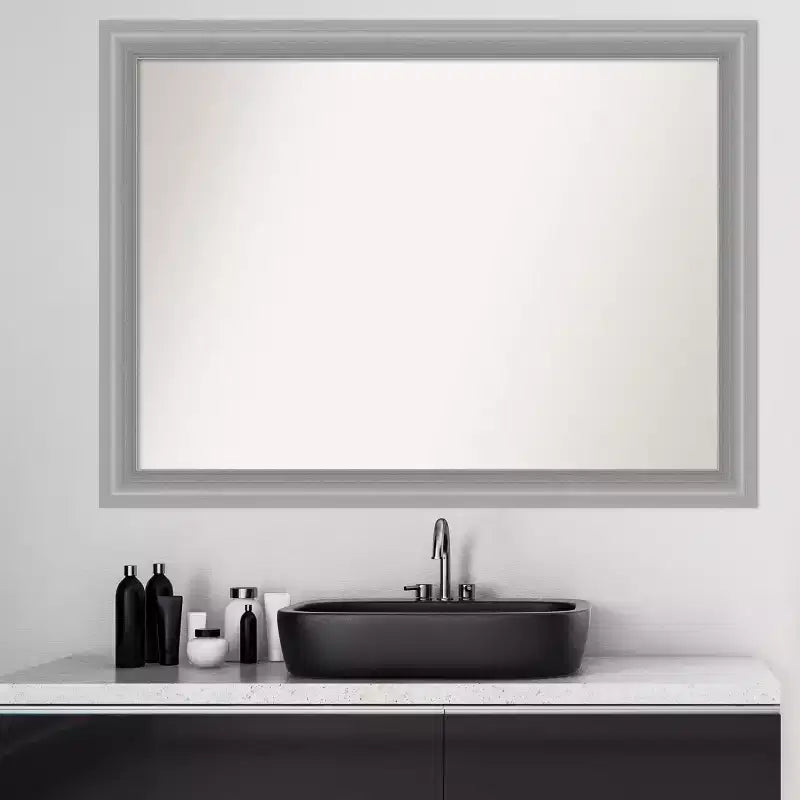 Miroir mural étroit de salle de bain en nickel poli, à pic non biseauté, 43" x 32" - Amanti Art : Rectangle, Style moderne, Mural