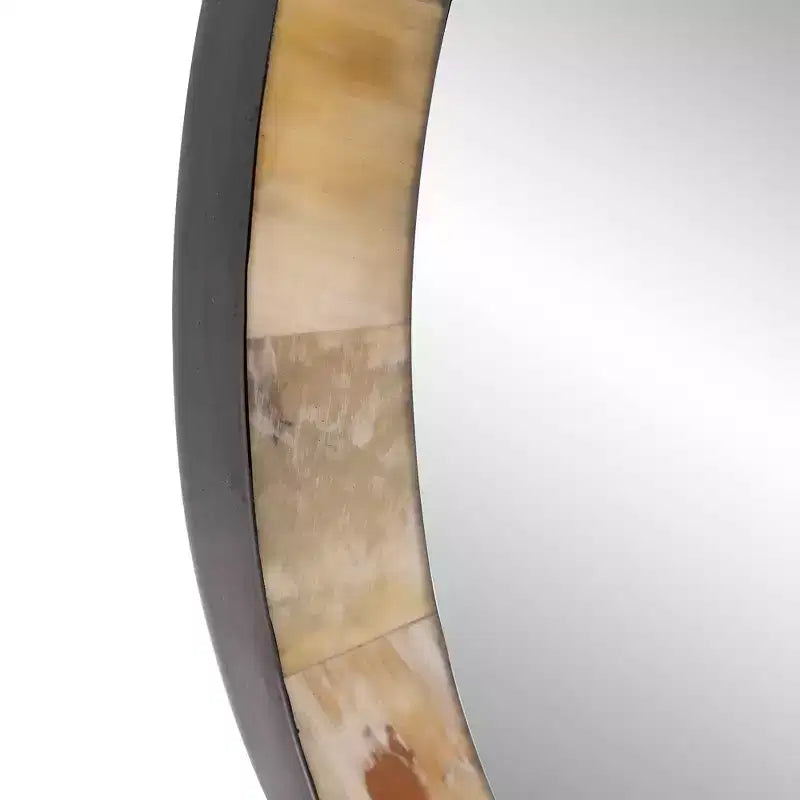 Miroir mural rond biseauté Howard Elliott 24" Godfrey avec cadre en corne carrelé blanc et havane