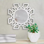Miroir mural Howard Elliott 19,75 po x 19,75 po Eduina rond à motif symétrique découpé
