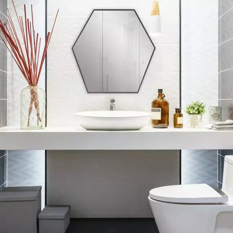 Miroir mural Howard Elliott 30"x30" en métal hexagonal argenté