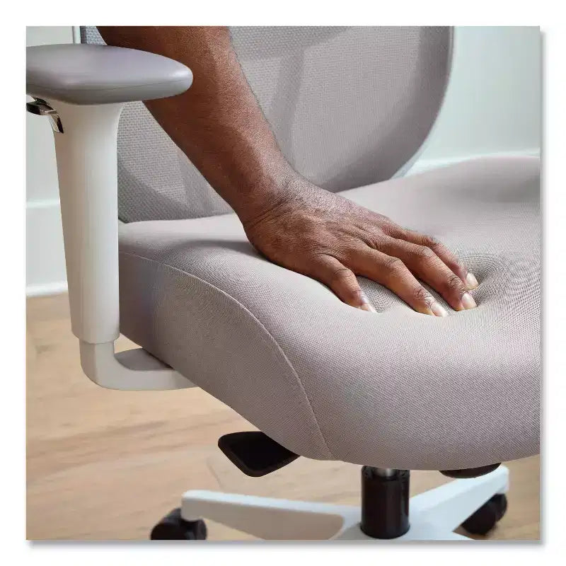 Chaise de travail HON Altern Mesh, hauteur d'assise de 17,95 à 21,1 pouces, siège gris, dossier gris/blanc, base blanche