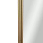 Miroir mural arqué Emma et Oliver avec détails de style baroque et verre à dos en aluminium pour une clarté optimale pour les entrées, les salles de bain et plus encore.