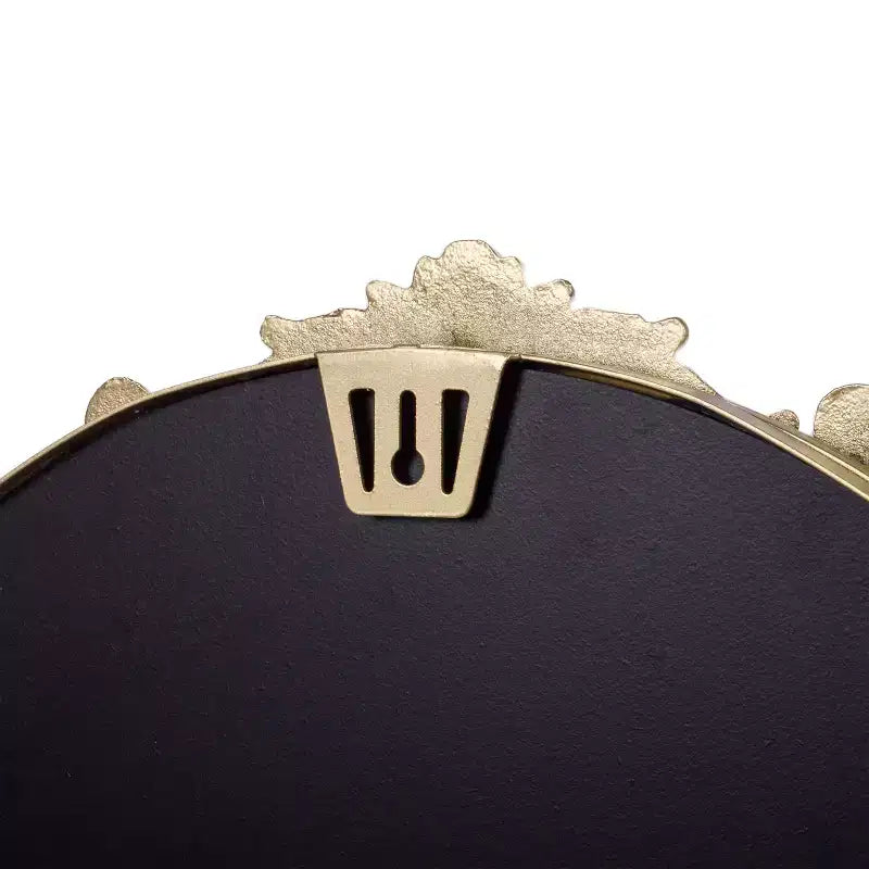 Miroir mural arqué Emma et Oliver avec détails de style baroque et verre à dos en aluminium pour une clarté optimale pour les entrées, les salles de bain et plus encore.