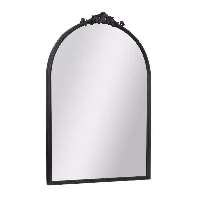 Miroir mural arqué Emma et Oliver avec détails de style baroque et verre à dos en aluminium pour une clarté optimale pour les entrées, les salles de bain et plus encore.