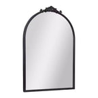 Miroir mural arqué Emma et Oliver avec détails de style baroque et verre à dos en aluminium pour une clarté optimale pour les entrées, les salles de bain et plus encore.