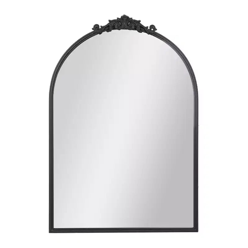 Miroir mural arqué Emma et Oliver avec détails de style baroque et verre à dos en aluminium pour une clarté optimale pour les entrées, les salles de bain et plus encore.