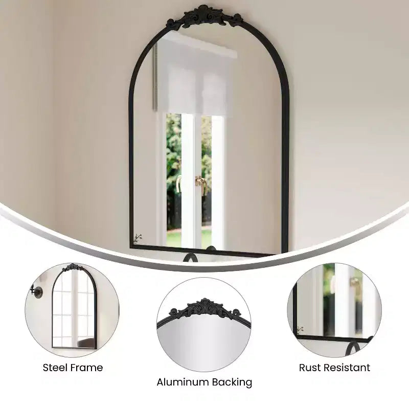 Miroir mural arqué Emma et Oliver avec détails de style baroque et verre à dos en aluminium pour une clarté optimale pour les entrées, les salles de bain et plus encore.