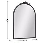 Miroir mural arqué Emma et Oliver avec détails de style baroque et verre à dos en aluminium pour une clarté optimale pour les entrées, les salles de bain et plus encore.
