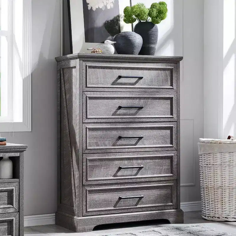 Commode à 5 tiroirs de style campagnard de 46 pouces pour chambre à coucher, chiffonnier haut en bois avec texture naturelle pour chambre à coucher, salon
