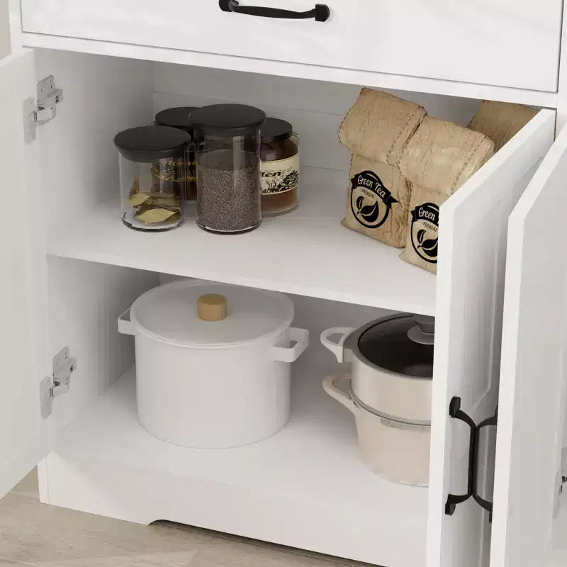 Buffet AndMakers en bois blanc de 142 cm avec portes style shaker