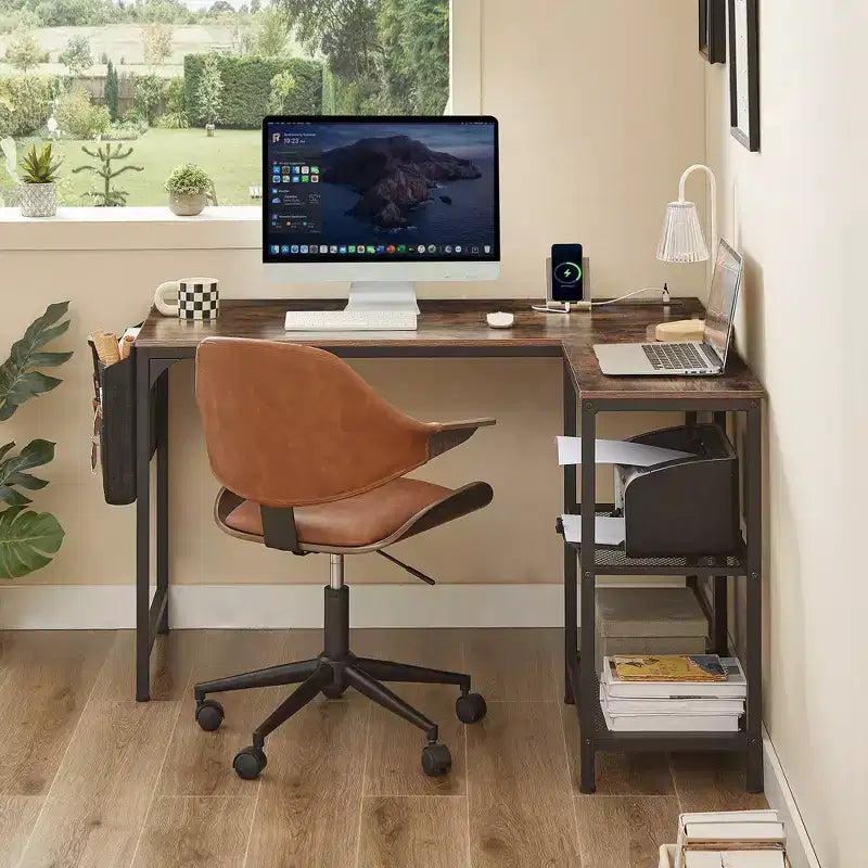 Bureau d'angle en forme de L VECELO, style industriel, avec 2 étagères ouvertes et pochette de rangement, couleur marron