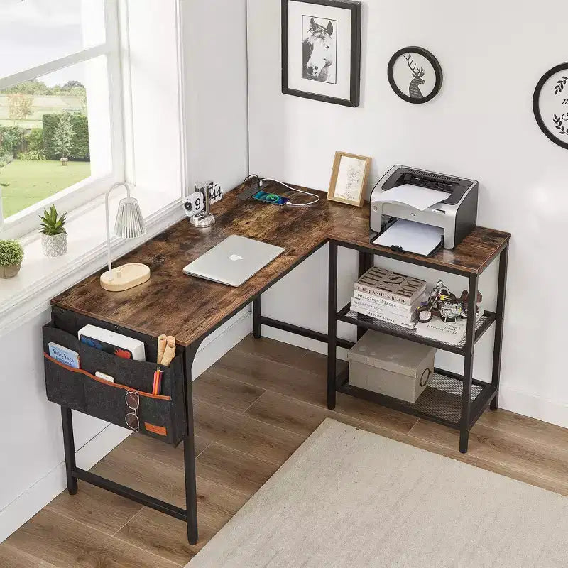 Bureau d'angle en forme de L VECELO, style industriel, avec 2 étagères ouvertes et pochette de rangement, couleur marron