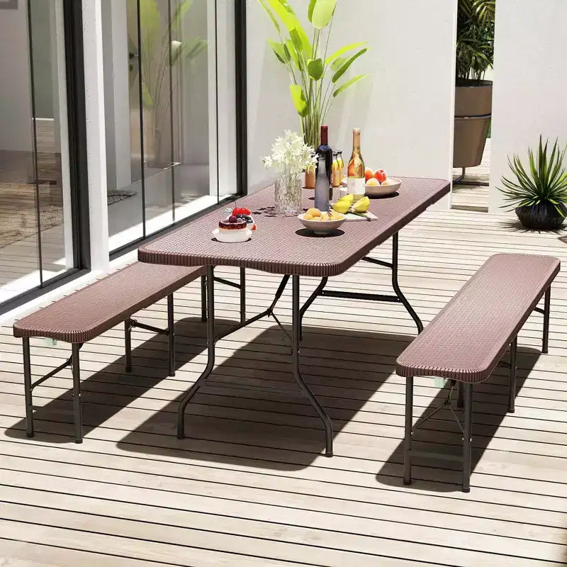 Table pliante Costway 350 LBS avec plateau en HDPE aspect rotin et mécanisme de verrouillage sécurisé