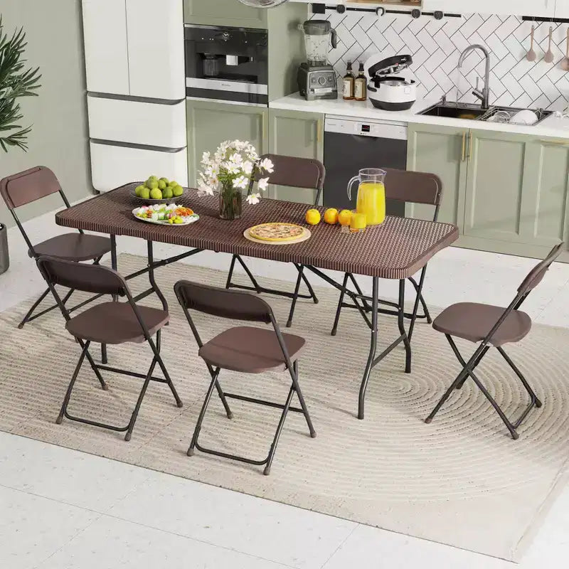 Table pliante Costway 350 LBS avec plateau en HDPE aspect rotin et mécanisme de verrouillage sécurisé