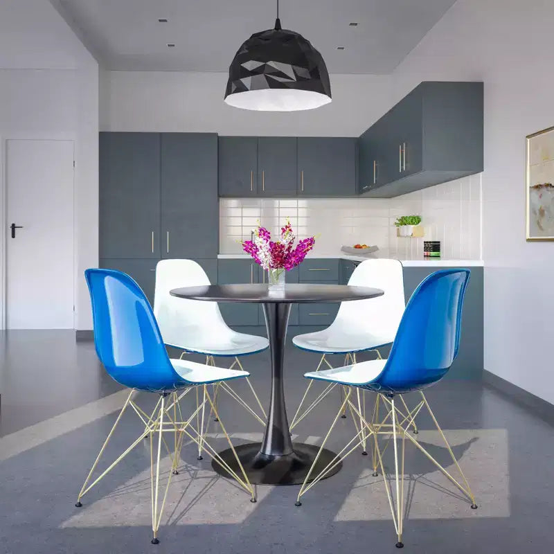 Chaises de salle à manger modernes en acrylique LeisureMod Cresco (lot de 2) - Piètement en chrome doré Eiffel, chaises d'appoint élégantes pour salles à manger et cuisines contemporaines