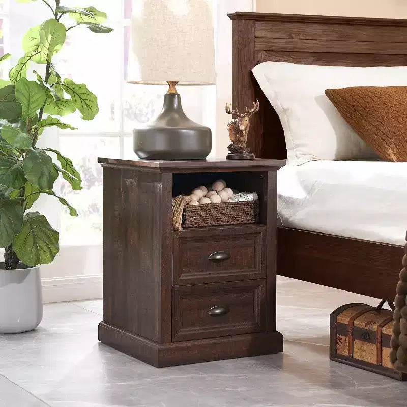 Table de chevet SinCiDo avec station de recharge et 2 tiroirs, table d'appoint de style ferme pour chambre à coucher, salon