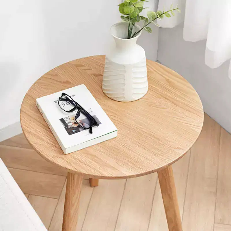 GDFStudio Wallis Table d'appoint ronde minimaliste à trois pieds en chêne massif de 50 cm de hauteur