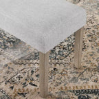 Banc rembourré Zelalle de Roundhill Furniture, tissu gris clair avec pieds en bois d'hévéa