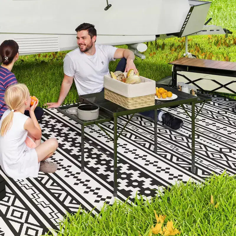 Table de cuisson pliante Outsunny, table de camping portable de 1,37 m avec 2 panneaux latéraux, table d'extérieur en métal réglable en hauteur pour pique-nique, barbecue, fête