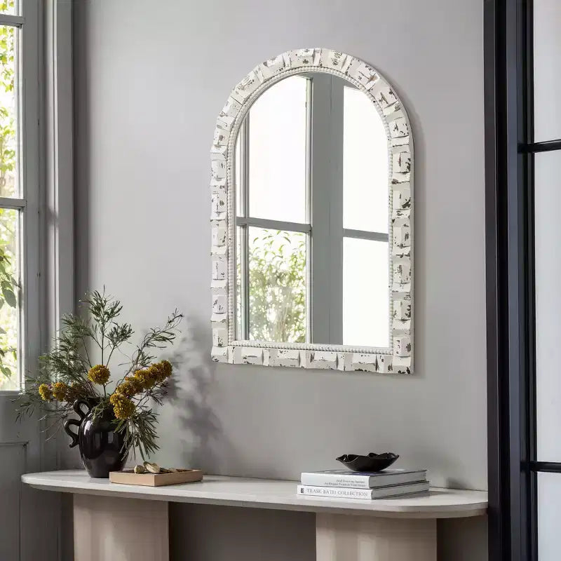 Miroir mural rectangulaire LuxenHome avec arche et finition blanc vieilli, 91 cm de haut, Décoratif et Coiffeuse
