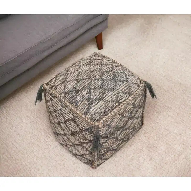 HomeRoots Pouf/Repose-pieds cubique Treillis en jute 18 po gris naturel et taupe