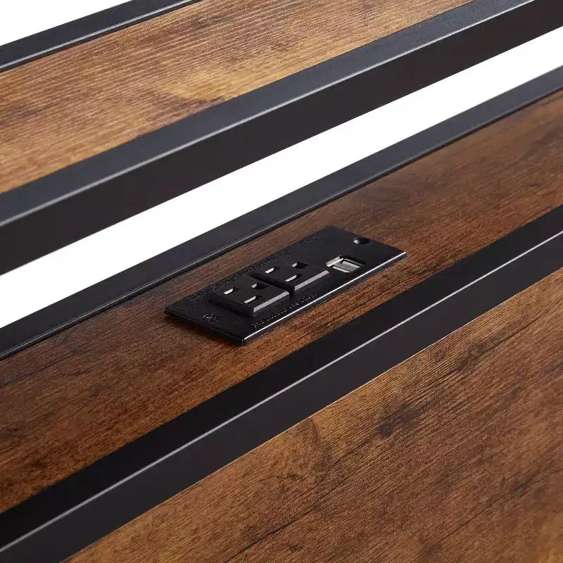 Cadre de lit plateforme en métal Okak, taille double, avec tête et pied de lit en bois, cadre de lit moderne avec USB intégré pour chambre à coucher, noir + marron