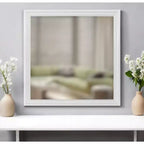 Miroir d'appoint encadré en bois blanc carré HomeRoots 38