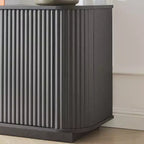 Meuble TV ondulé 64 W avec lumières LED, buffet rond à rayures verticales, meuble de rangement en verre trempé avec cadre de porte en aluminium, noir - ModernLuxe