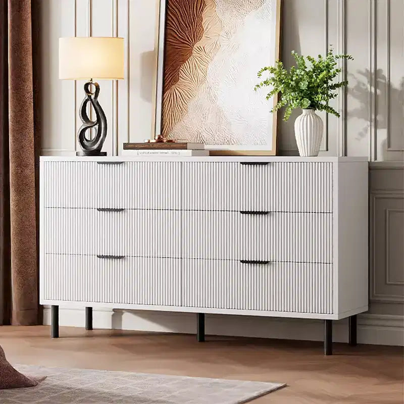 Commode 6 tiroirs cannelée blanche GustoWave, commode double large en bois avec pieds et poignées en métal, commode moderne avec dispositif anti-basculement
