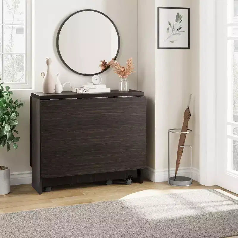 Table de salle à manger pliable et compacte pour 4 personnes avec abattant, 2 étagères de rangement et 6 roulettes pour une mobilité facile
