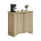 Bahut avec portes cannelées, Meuble de rangement de cuisine de style ferme avec étagères réglables, Meuble de bar à café moderne pour la maison, Chêne naturel