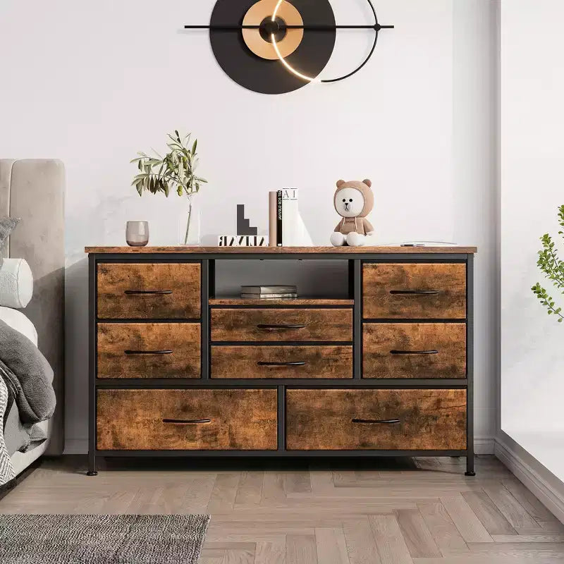 Meuble TV commode avec prise de courant et lumières LED pour téléviseur de 55", centre de divertissement à 8 tiroirs, commode en tissu avec plateau en bois, noir