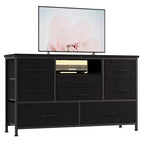 Meuble TV commode avec prise de courant et lumières LED pour téléviseur de 55", centre de divertissement à 8 tiroirs, commode en tissu avec plateau en bois, noir