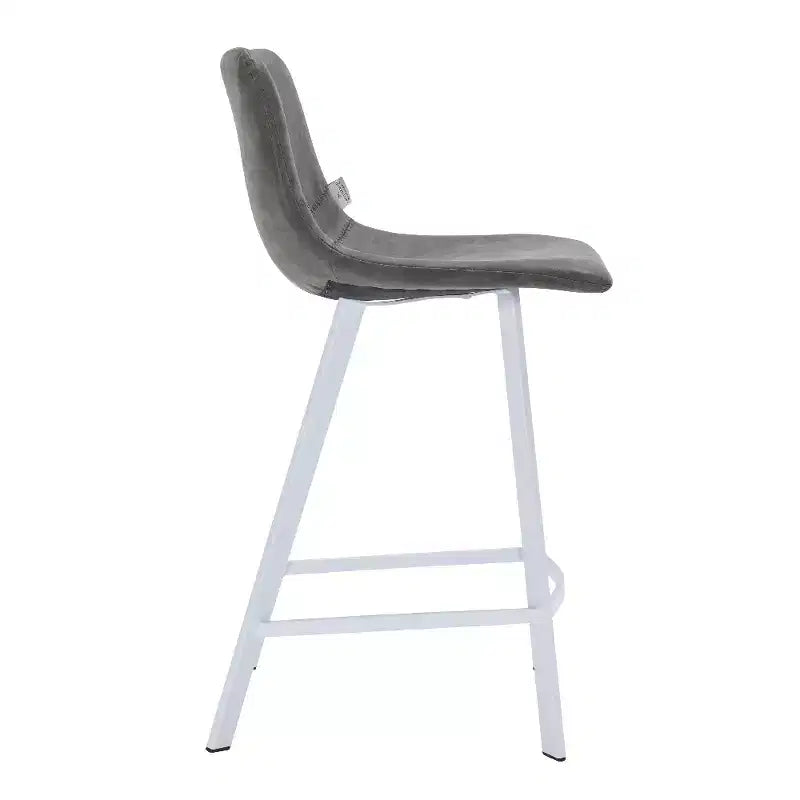 Tabouret de bar en cuir Elland de LeisureMod – Tabouret moderne de hauteur comptoir avec pieds en acier inoxydable blanc pour îlot de cuisine ou bar à domicile, lot de 2