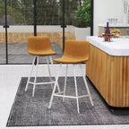 Tabouret de bar en cuir Elland de LeisureMod – Tabouret moderne de hauteur comptoir avec pieds en acier inoxydable blanc pour îlot de cuisine ou bar à domicile, lot de 2