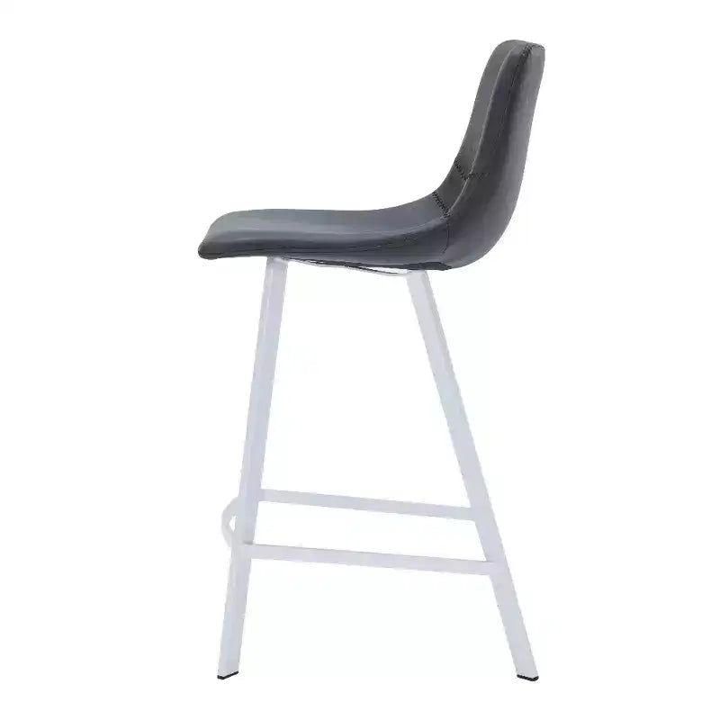 Tabouret de bar en cuir Elland de LeisureMod – Tabouret moderne de hauteur comptoir avec pieds en acier inoxydable blanc pour îlot de cuisine ou bar à domicile, lot de 2