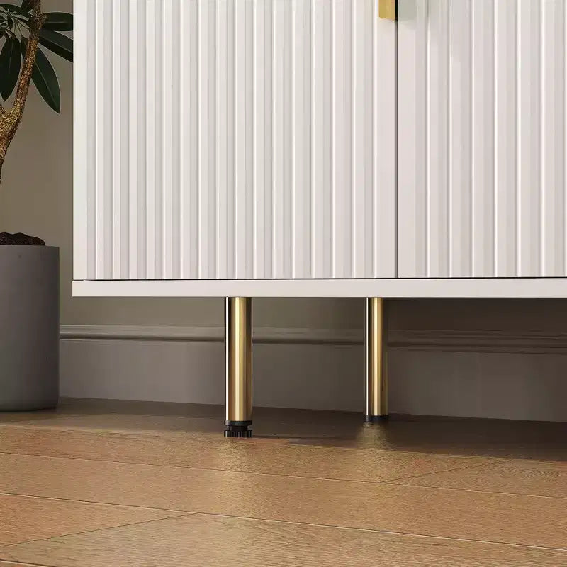 Buffet moderne Okak, meuble de rangement avec portes cannelées et étagères réglables, buffet d'appoint pour salon, entrée, couloir, cuisine