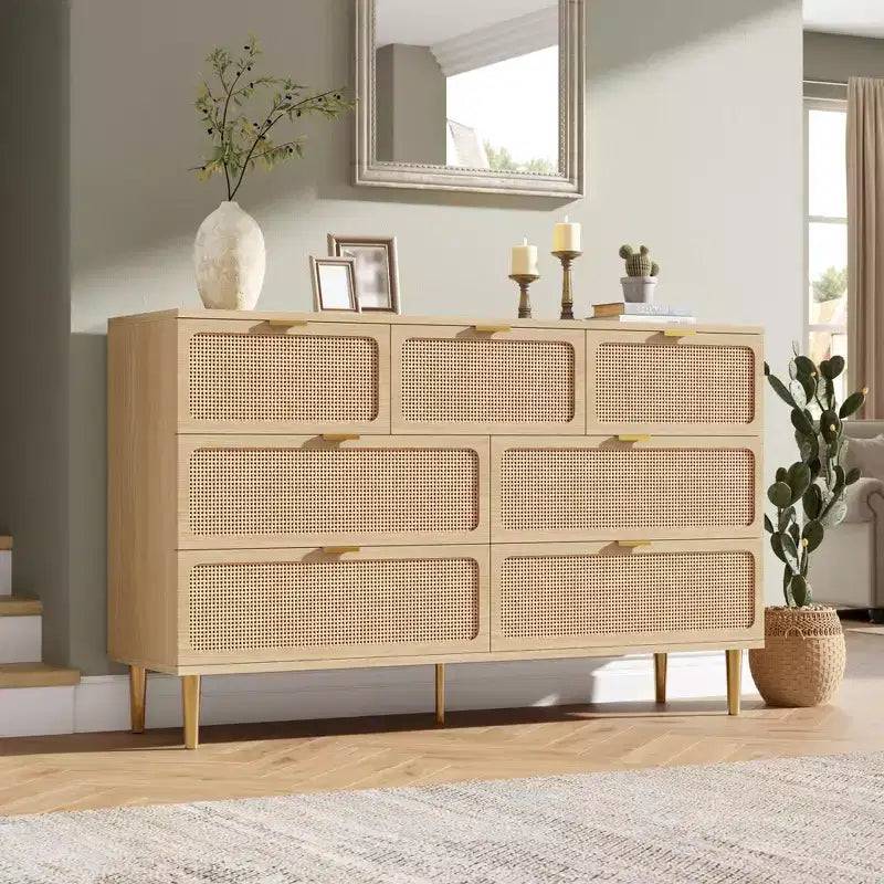 Commode en rotin à 7 tiroirs pour chambre - Commode en bois de 137 cm avec poignées métalliques, meuble TV multifonctionnel et organisateur de rangement