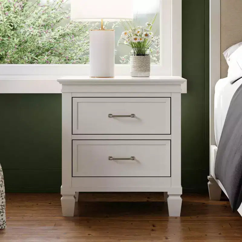 Table de chevet assemblée Namesake Darlington – Blanc chaud