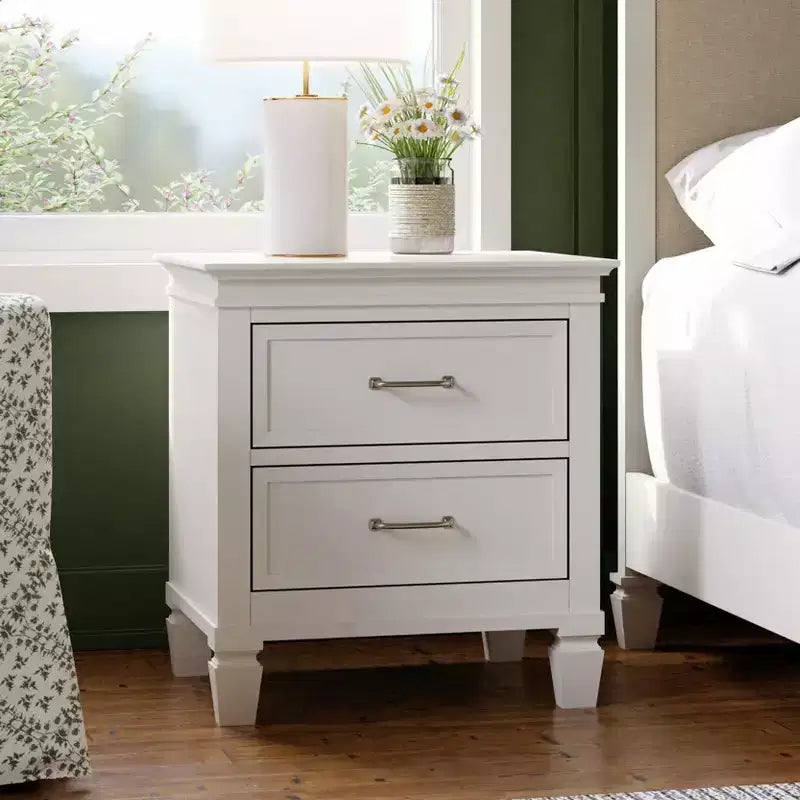 Table de chevet assemblée Namesake Darlington – Blanc chaud