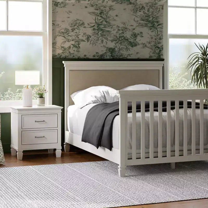 Table de chevet assemblée Namesake Darlington – Blanc chaud