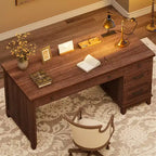 Bureau de direction avec tiroirs, bureau d'ordinateur de style rustique avec station de charge, bureau d'ordinateur en bois de 136 cm avec rangement pour dossiers