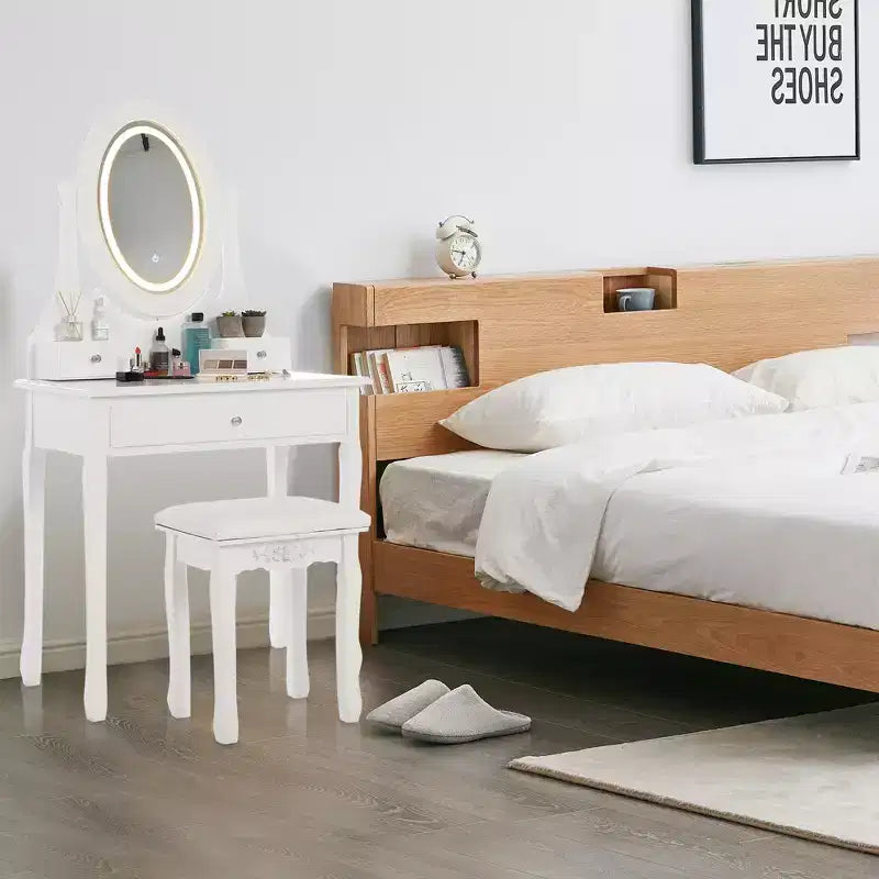 Coiffeuse avec miroir de maquillage éclairé par LED, dotée d'un tabouret rembourré, de 3 modes d'éclairage et de 3 tiroirs de rangement – parfaite pour la chambre à coucher.