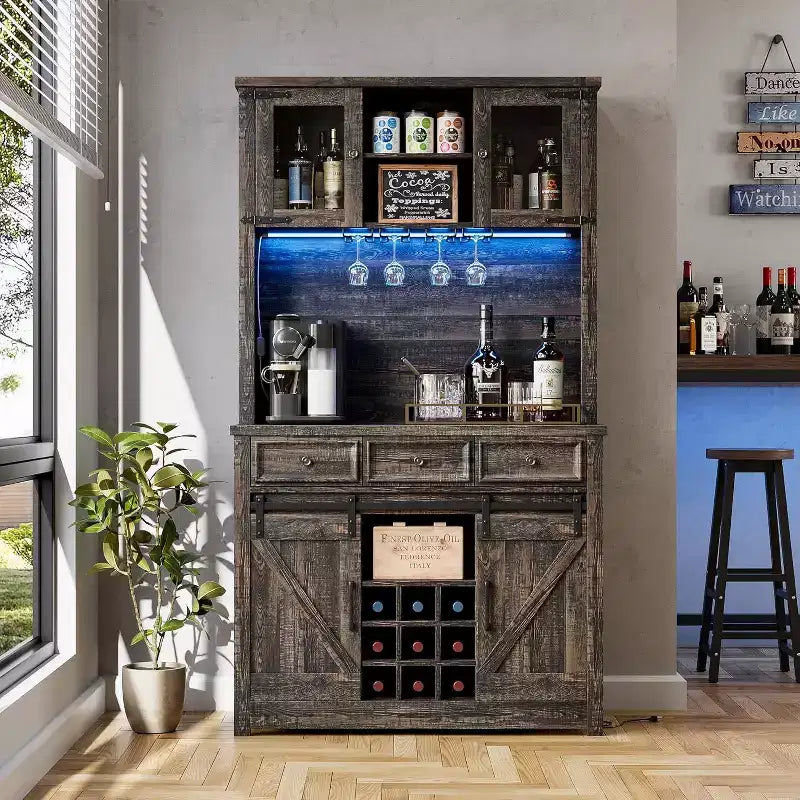 Meuble bar à café de 72 po avec porte coulissante de style grange, buffet de cuisine haut avec 3 tiroirs et porte-verres à vin, grand espace de rangement pour la maison