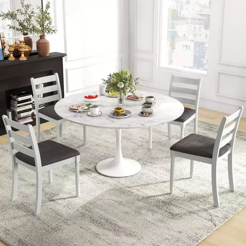 Lot de 2 chaises de salle à manger Costway en bois avec pieds en bois d'acacia, coussin rembourré et dossier échelle