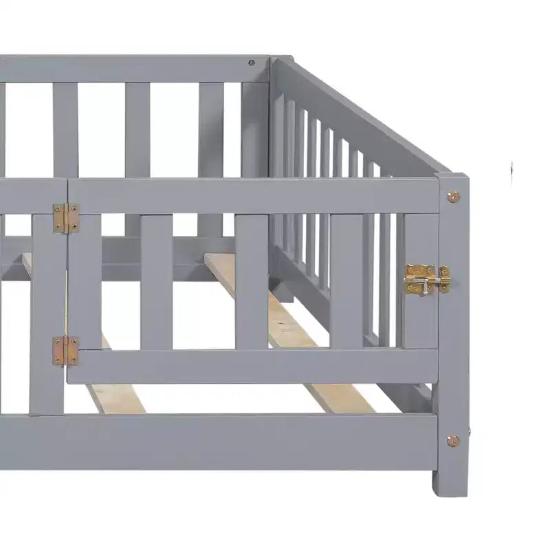 SC 1 Lit de Sol Pleine Grandeur en Contreplaqué avec Clôture et Porte pour Enfants, Cadre de Lit Montessori Gris