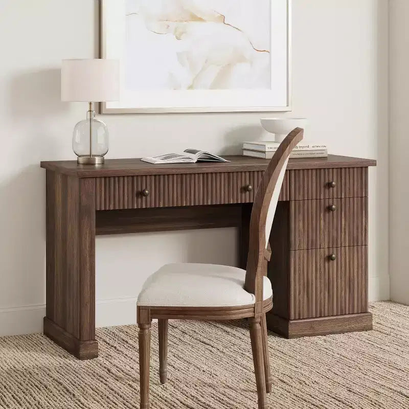 Bureau de direction moderne 54'' avec meuble de rangement et tiroir, brun, avec façade cannelée, idéal pour bureau à domicile, bureau d'étude, salon